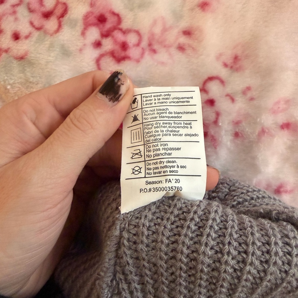 Carhartt Beanie with Faux Fur Pom - Picture 5 of 6